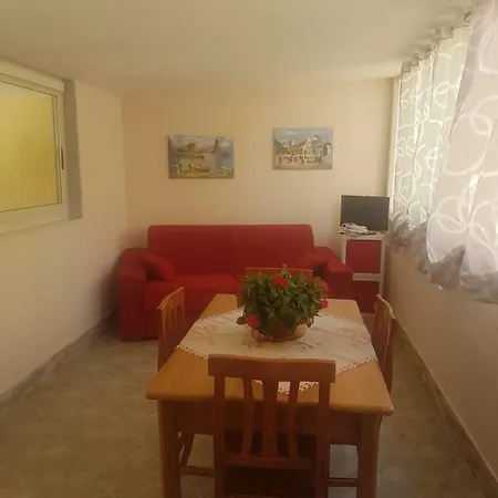 Casa Cetti Daire Giardini Naxos